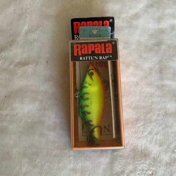 Rattlin' Rap Fishing Lure - Green and Yellow - Picture 1 of 2